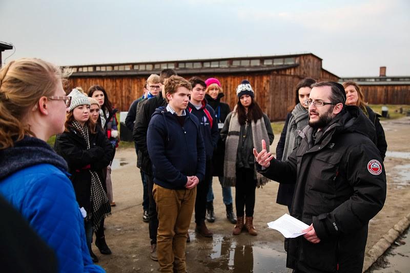 Rabbi Raphael Garson spoke to school pupils at the Auschwitz-Birkenau camp about the Holocaust. (Photo: Yakir Zur)