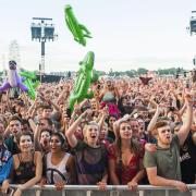 Festival goers in the mainstage crowd during Catfish and the Bottlemen performance on day 3 of the Isle of Wight Festival 2017, Seaclose Park, Isle of Wight. Picture date: Saturday 10th June 2017.  Photo credit should read: © DavidJensen/PA Wire